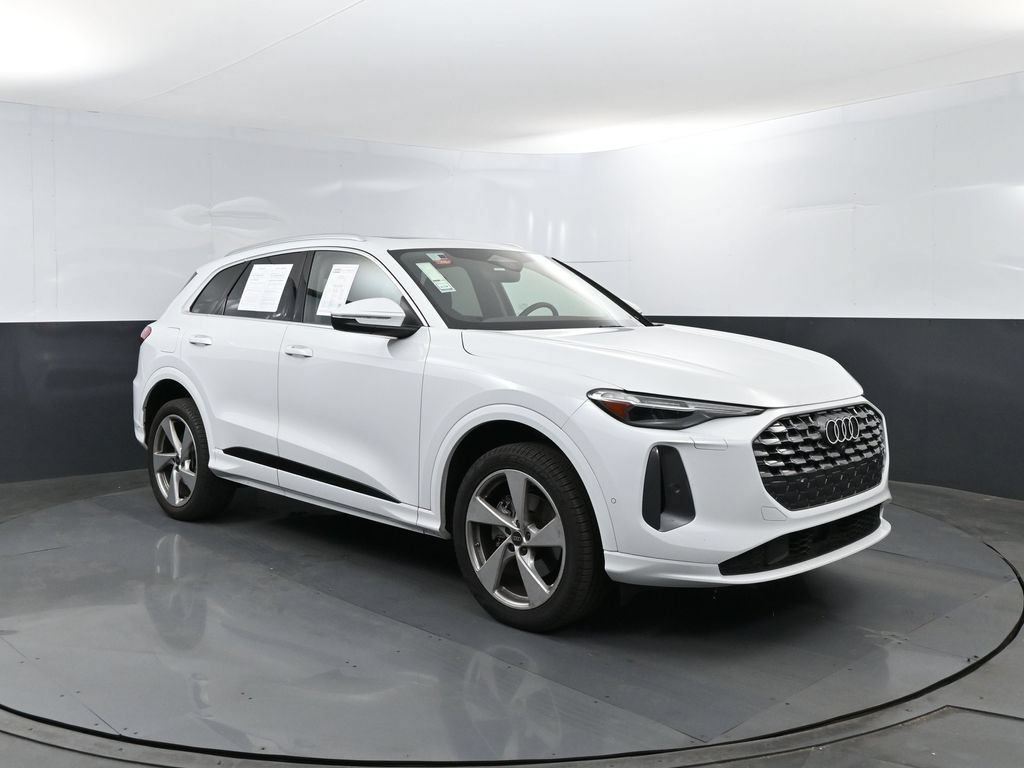 Used 2025 Audi Q5 Premium Plus w/ Premium Plus AWD/4WD image 3