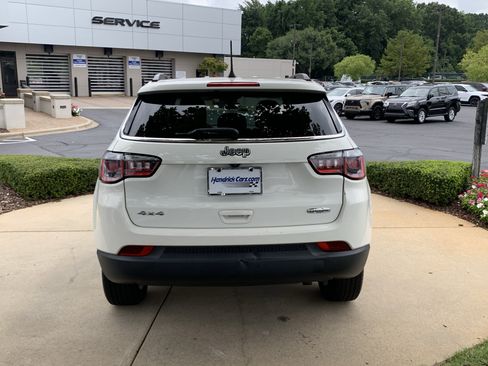 Used 2020 Jeep Compass Latitude AWD/4WD image 9