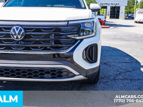 Used 2024 Volkswagen Atlas Cross Sport SE FWD image 18