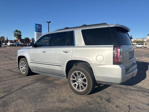 Used 2017 GMC Yukon SLT w/ Premium Edition image 3