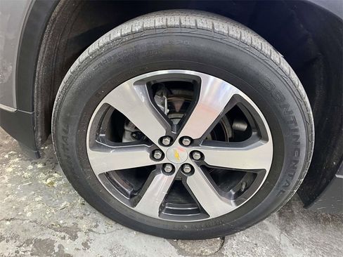 Used 2021 Chevrolet Traverse LT w/ LT Premium Package image 9