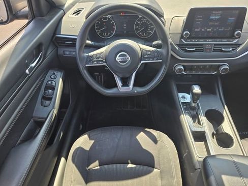 Used 2019 Nissan Altima 2.5 S FWD image 12