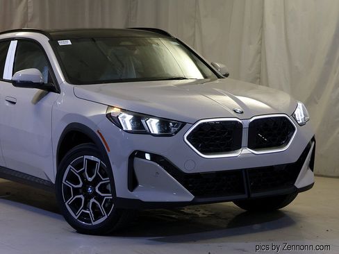 New 2026 BMW X2 xDrive28i w/ Technology Package AWD/4WD image 2
