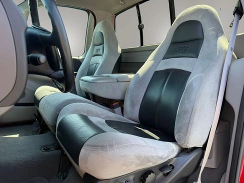 Used 2000 Ford F150 Lightning RWD image 11