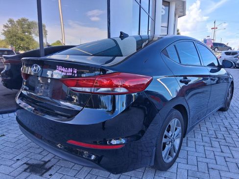Used 2017 Hyundai Elantra SE FWD image 2