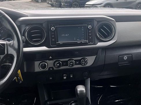 Used 2018 Toyota Tacoma SR5 AWD/4WD image 7
