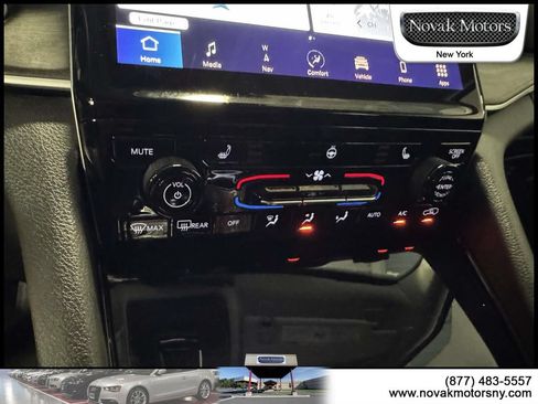 Used 2023 Jeep Grand Cherokee Limited w/ Black Appearance Package AWD/4WD image 21