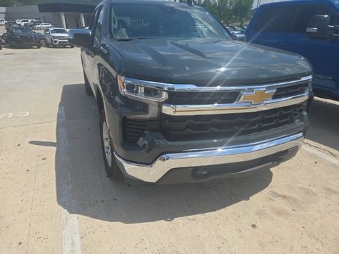 Used 2025 Chevrolet Silverado 1500 LT AWD/4WD image 25