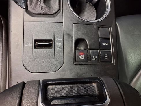 Used 2023 Toyota Highlander XLE image 19