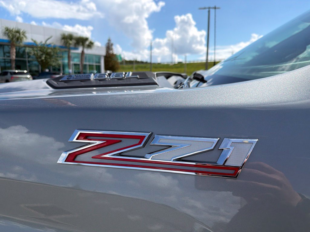 Used 2025 Chevrolet Silverado 2500 LT w/ All Star Edition AWD/4WD image 9