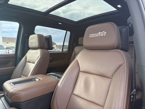 Used 2024 Chevrolet Suburban High Country w/ Advanced Technology Package image 15