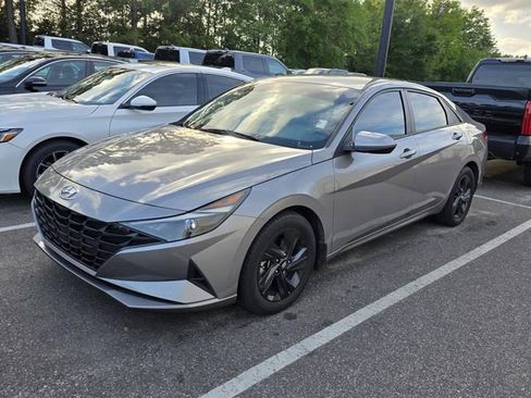 Used 2022 Hyundai Elantra SEL image 14