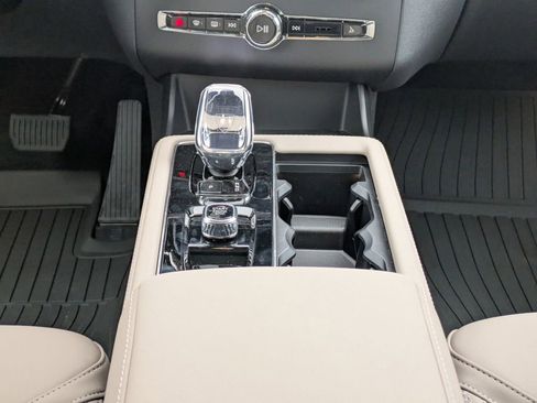 New 2026 Volvo XC90 B6 Plus w/ Protection Package Premier image 23