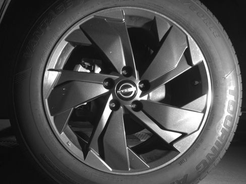 Used 2025 Nissan Rogue SV AWD/4WD image 12