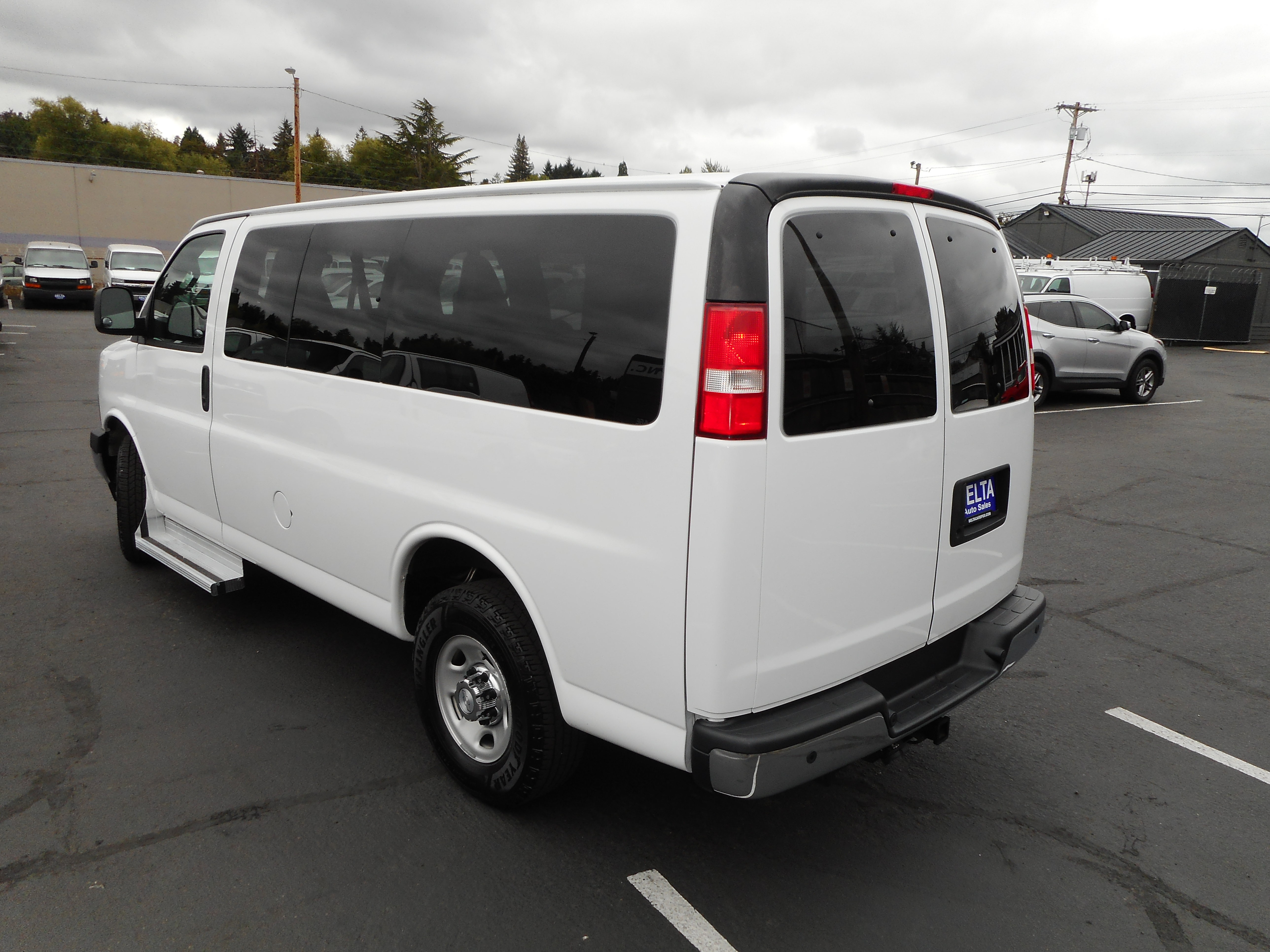 Used 2017 Chevrolet Express 3500 LT w/ LT Preferred Equipment Group RWD image 11