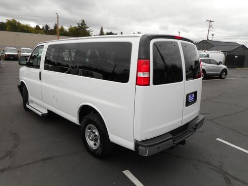 Used 2017 Chevrolet Express 3500 LT w/ LT Preferred Equipment Group RWD image 11