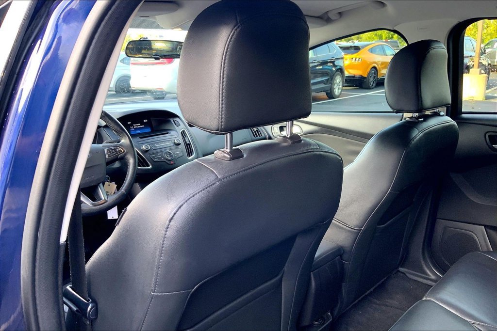 Used 2016 Ford Focus SE w/ Equipment Group 201A FWD image 6