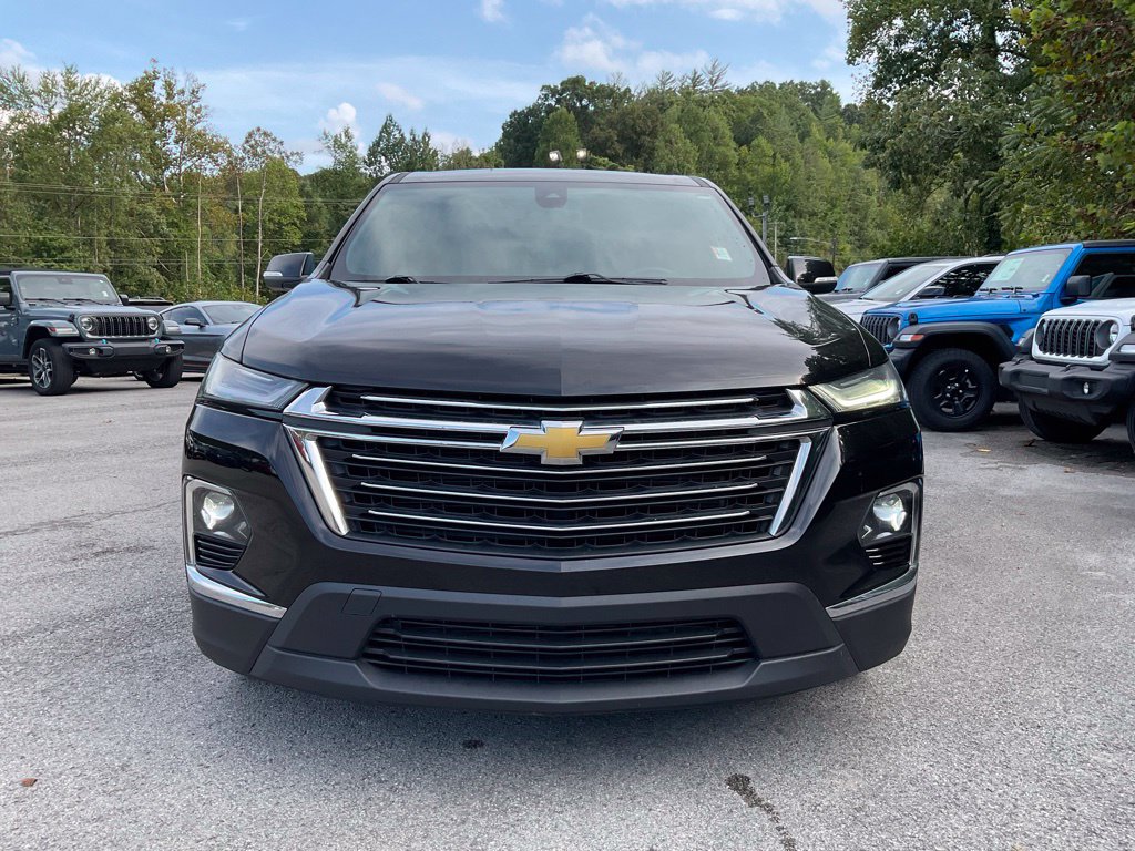 Used 2023 Chevrolet Traverse LT FWD image 2