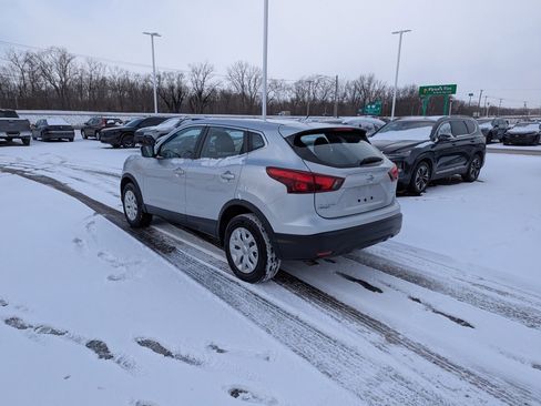 Used 2018 Nissan Rogue Sport S image 5