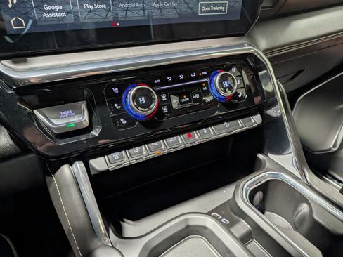 Used 2024 GMC Sierra 3500 Denali Ultimate image 27