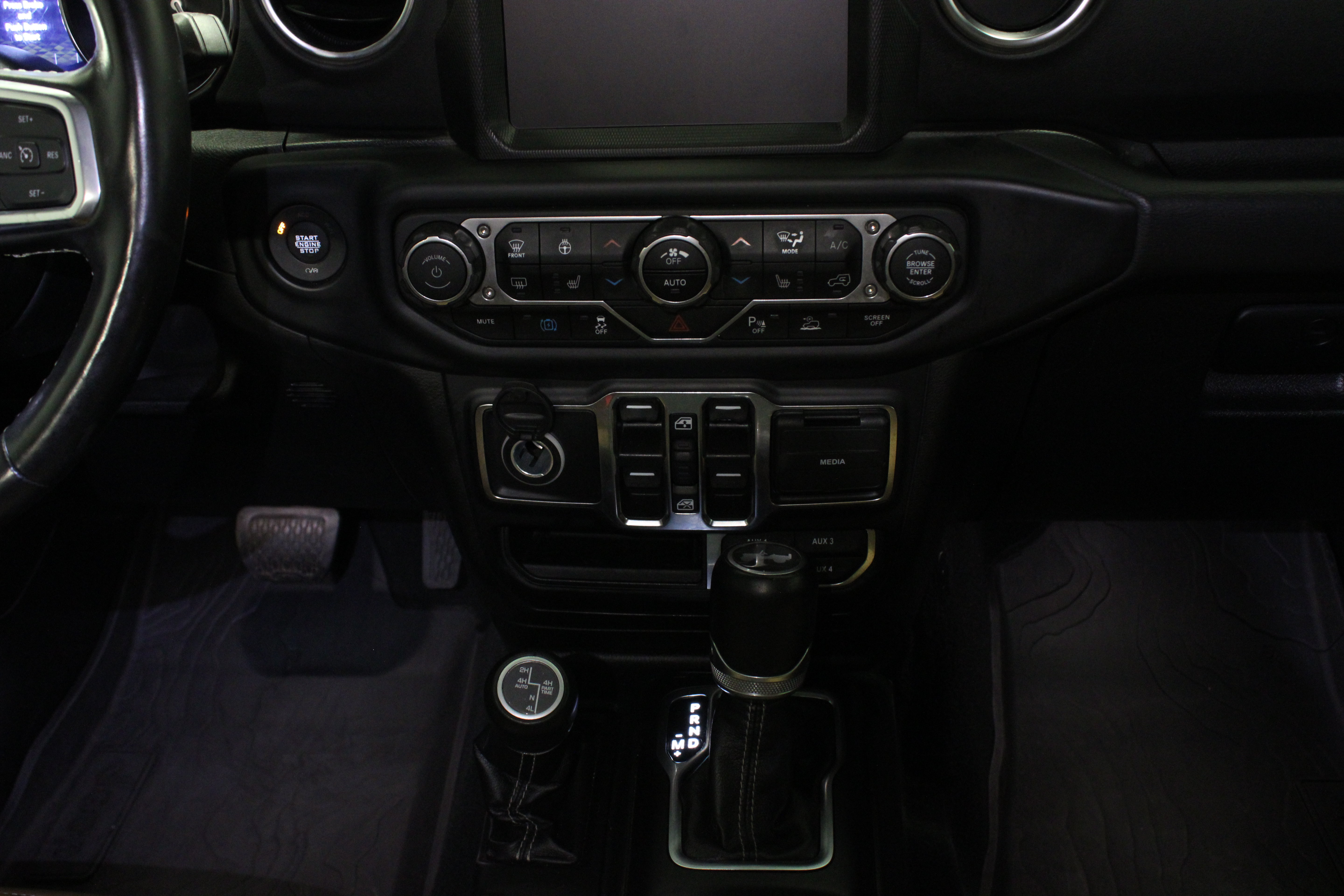 Used 2022 Jeep Wrangler Unlimited Sahara w/ Cold Weather Group AWD/4WD image 18