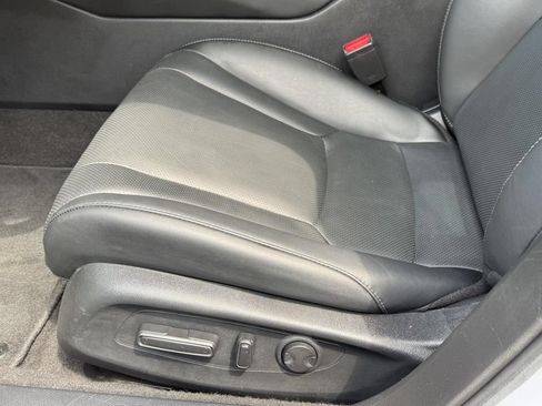 Used 2025 Honda Accord Touring image 9