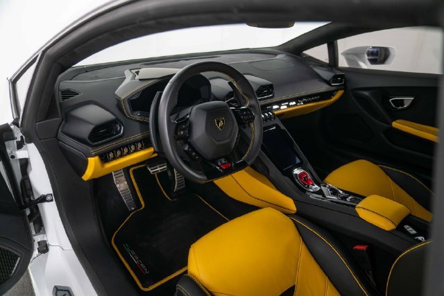Used 2020 Lamborghini Huracan EVO RWD image 16