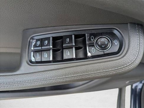Used 2018 Porsche Macan AWD/4WD image 10