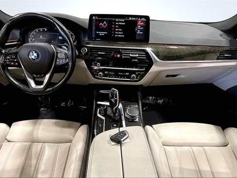 Used 2021 BMW 530i xDrive w/ Premium Package image 16