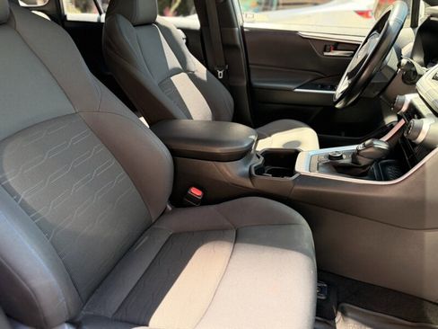 Used 2022 Toyota RAV4 SE w/ SE Grade Weather Package image 15