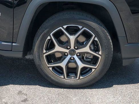 Certified 2025 Jeep Compass Limited AWD/4WD image 11