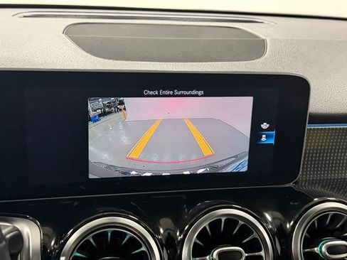Used 2021 Mercedes-Benz GLB 250 4MATIC image 19