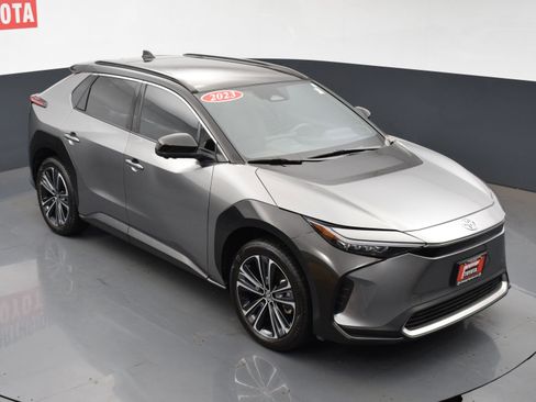 Used 2023 Toyota bZ4X Limited image 30