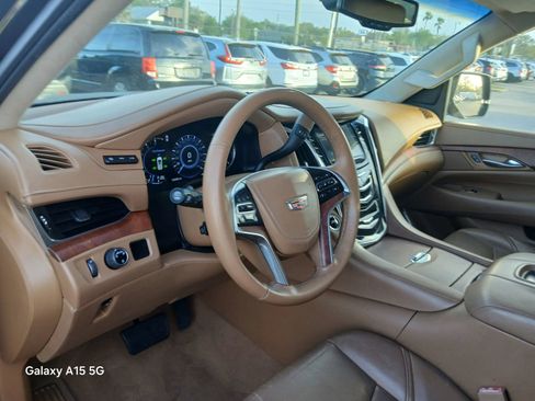 Used 2016 Cadillac Escalade Platinum RWD image 6