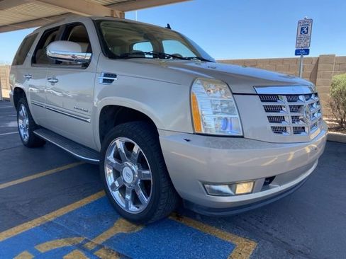 Used 2008 Cadillac Escalade AWD image 4