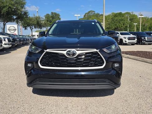 Used 2024 Toyota Highlander XLE AWD/4WD image 3