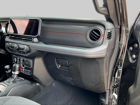 Used 2024 Jeep Wrangler Unlimited Rubicon w/ Convenience Group AWD/4WD image 18