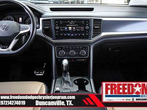 Used 2021 Volkswagen Atlas Cross Sport SE w/ Panoramic Sunroof Package FWD image 19