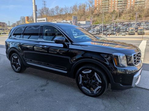 Used 2023 Kia Telluride S w/ S Sunroof Package image 5
