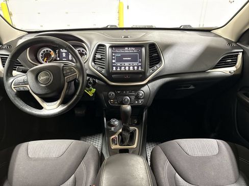 Used 2016 Jeep Cherokee Latitude w/ Cold Weather Group AWD/4WD image 10