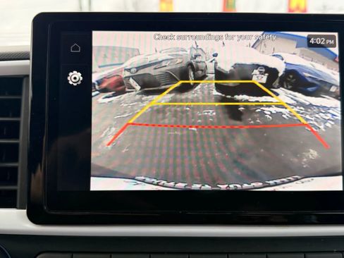 Used 2023 Hyundai Venue Limited image 23