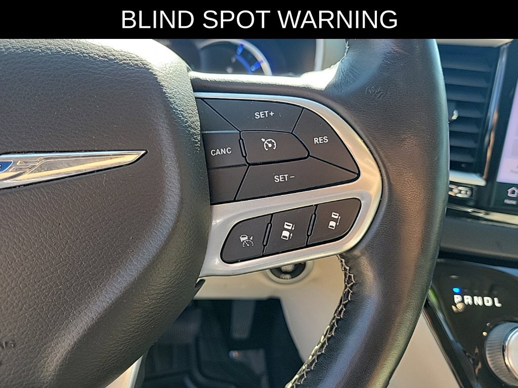 Used 2021 Chrysler Pacifica Touring-L FWD image 23