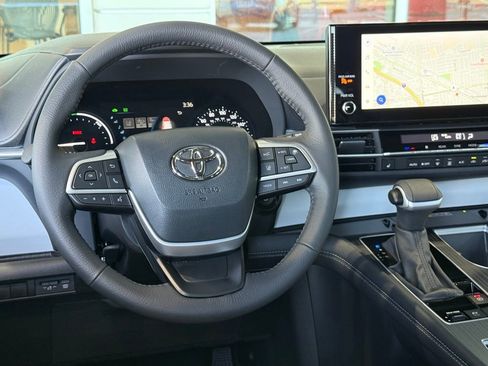 Used 2025 Toyota Sienna XLE w/ XLE Plus Package image 33