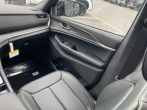 New 2025 Jeep Grand Cherokee Limited w/ Luxury Tech Group II image 35