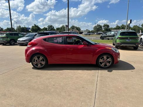 Used 2016 Hyundai Veloster w/ Option Group 02 FWD image 4