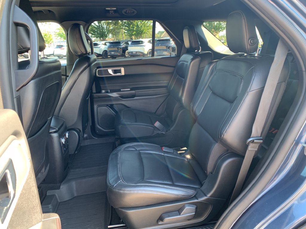 Used 2020 Ford Explorer XLT w/ Equipment Group 202A AWD/4WD image 28