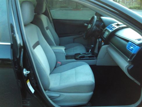Used 2012 Toyota Camry LE image 23