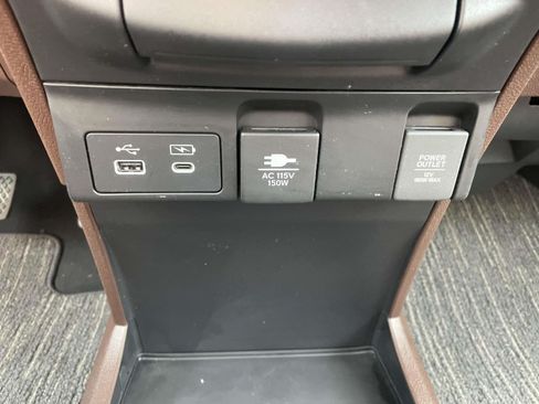 Used 2025 Honda Odyssey Touring image 29