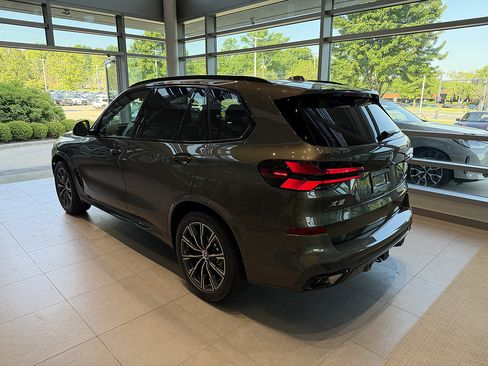 New 2026 BMW X5 xDrive50e w/ M Sport Package AWD/4WD image 4