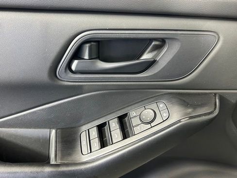 Used 2024 Nissan Rogue S AWD/4WD image 18